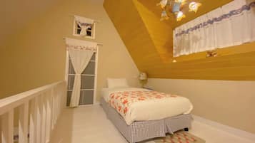 Desk, free WiFi, bed sheets