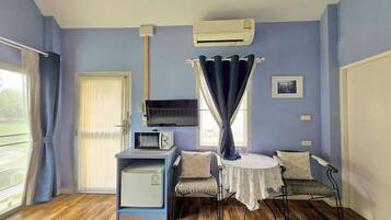 Desk, free WiFi, bed sheets