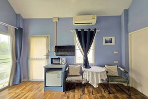 Desk, free WiFi, bed sheets - Doi Tung View Resort (Mae Sai)