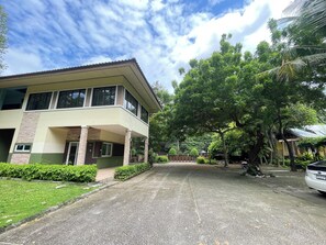 Front of property - Saksaitarn Resort (Nikhom Phatthana)