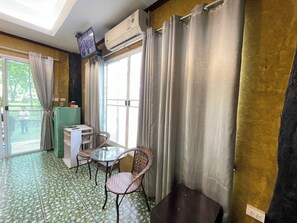 Family Room | Bed sheets - Saksaitarn Resort (Nikhom Phatthana)