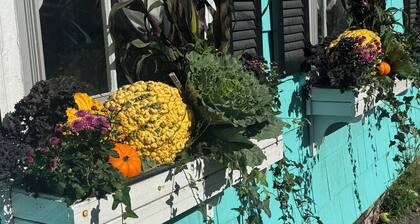 Charming 1-bedroom condo in marvelous Marblehead with hidden patio