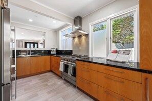 Eco-friendly cleaning products - SILVER SEAS RETREAT
A cosy city escape in Muriwai Beach. Family and Dog Friendly (Muriwai)