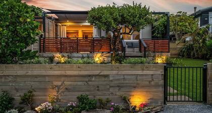 SILVER SEAS RETREAT
A cosy city escape in Muriwai Beach. Family and Dog Friendly