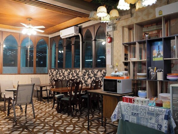 المنشأة من الداخل