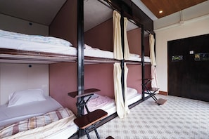 Free WiFi, bed sheets