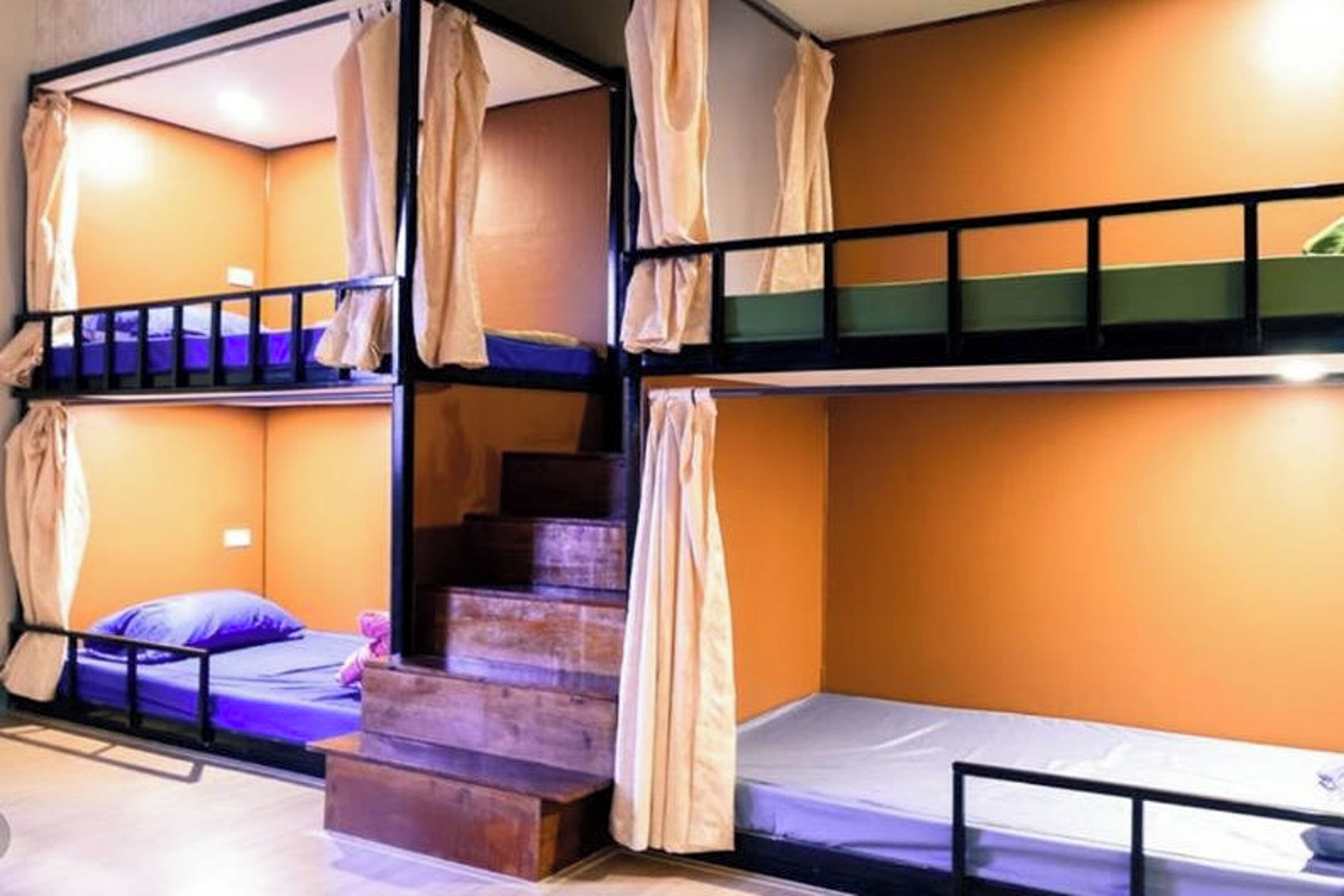 8 Mixed Dorm (Private Bathroom) | Wi-Fi ฟรี, ผ้าปูที่นอน