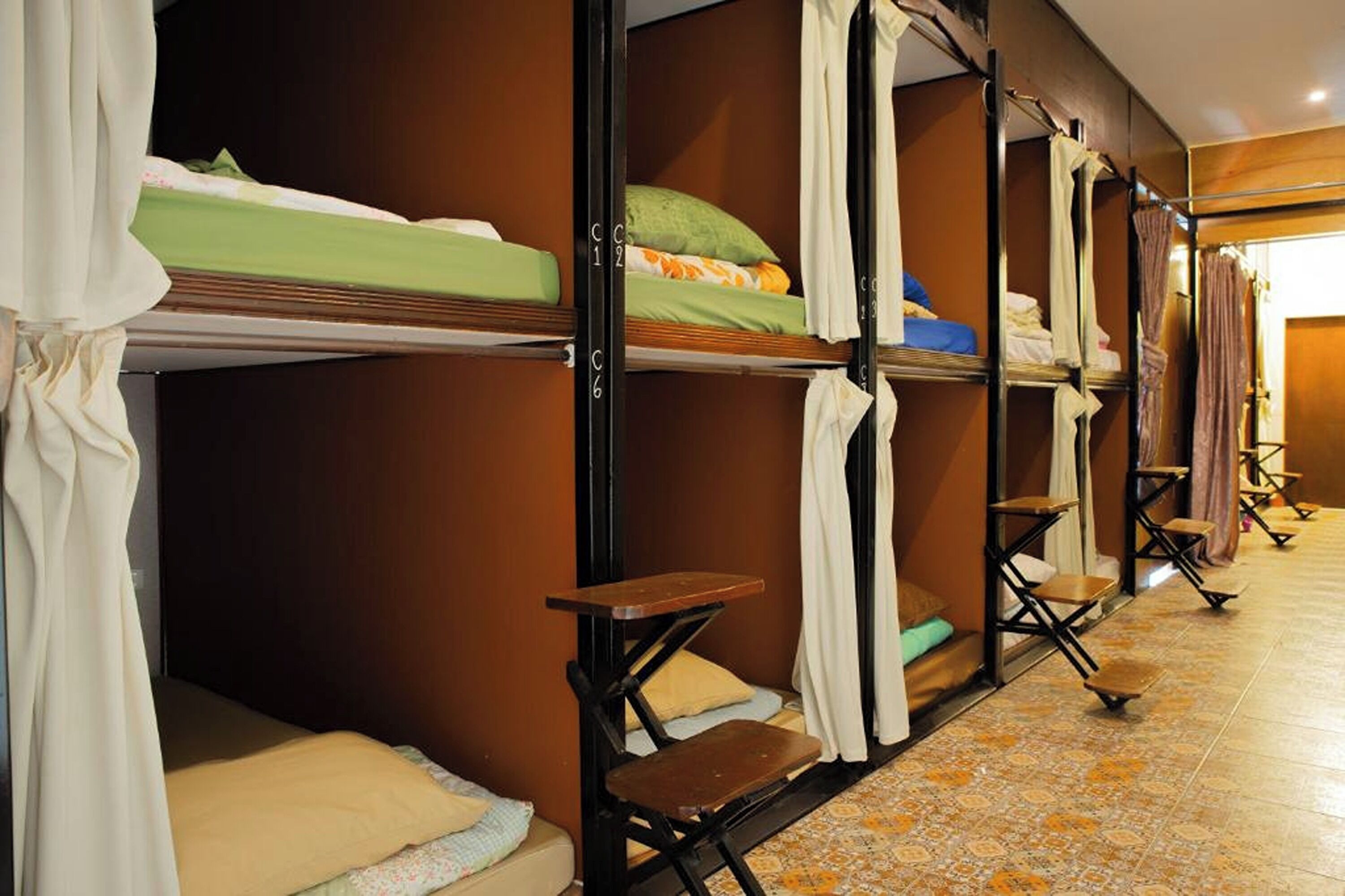 18 Mixed Dorm (Private Bathroom) | Free WiFi, bed sheets