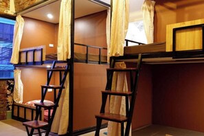 8 Mixed Dorm (Private Bathroom) | Wi-fi percuma, cadar katil 