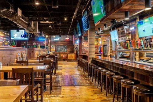 Large and Rare 1-Bedroom Retreat with Gym, Bar, Pool & More –Pet-FriendlyOptions