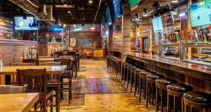 Large and Rare 1-Bedroom Retreat with Gym, Bar, Pool & More –Pet-FriendlyOptions