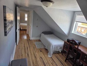 4 bedrooms, desk, free WiFi, bed sheets - Algoma Retreat - Fishing, Family, Fun, Door County (Algoma)