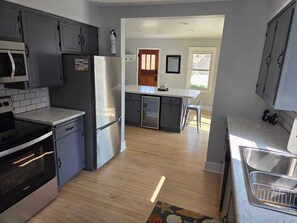 Fridge, microwave, oven, stovetop - Algoma Retreat - Fishing, Family, Fun, Door County (Algoma)