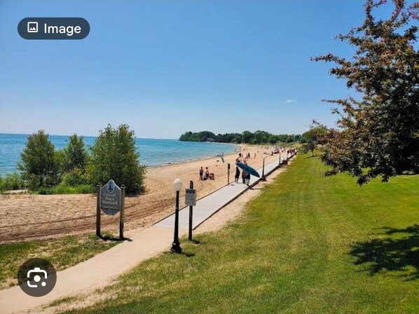 Beach nearby, beach towels - Algoma Retreat - Fishing, Family, Fun, Door County (Algoma)