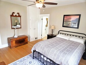 4 Schlafzimmer, Schreibtisch, Reisekinderbett, kostenloses WLAN