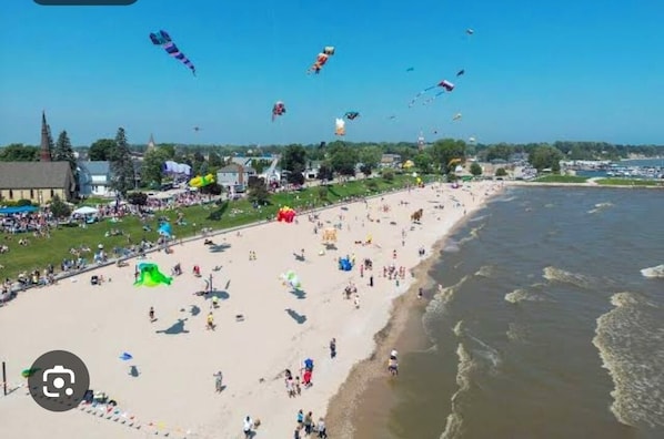 Una spiaggia nelle vicinanze, teli da spiaggia