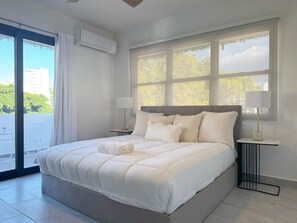 2 chambres, bureau, fer et planche à repasser, lit parapluie