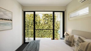 3 bedrooms, iron/ironing board, WiFi, bed sheets - Villa Ponte, 3BR Villa, private pool in New Farm  (New Farm)