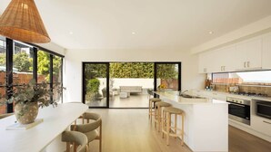 Private kitchen - Villa Ponte, 3BR Villa, private pool in New Farm  (New Farm)