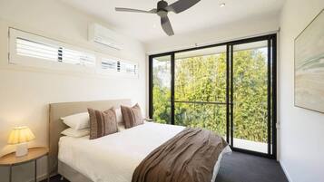 3 slaapkamers, een strijkplank/strijkijzer, wifi, beddengoed