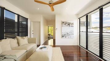 Televisie en een open haard