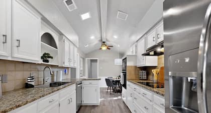 Spacious 5-bedroom house in wonderful Richardson with Arcade Games