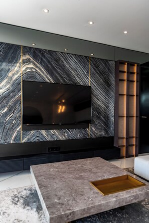 Apartamento, 1 habitación, piscina privada | Sala de estar | Una televisión de pantalla plana