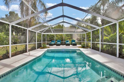 Saltwater Heated Pool
• 15 Min to Downtown
& Parks