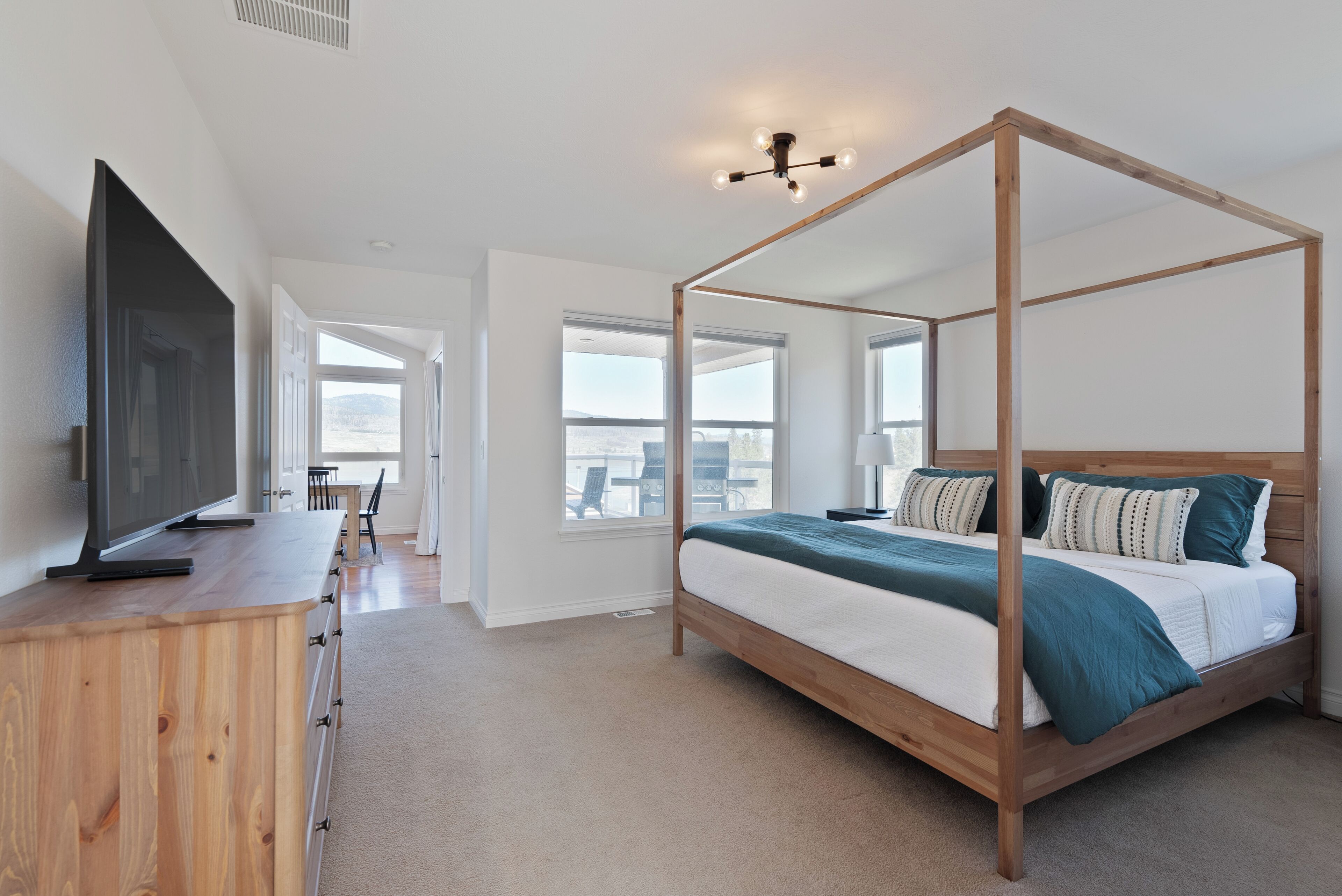 2 bedrooms, iron/ironing board, travel crib, internet