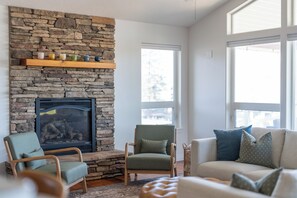 スマートテレビ、暖炉、テレビゲーム、DVD プレーヤー