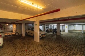 Parken ohne Service (kostenlos), Parkservice (kostenlos)