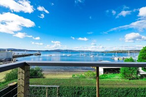 Property grounds - StayAU Riverfront Paradise Pet-friendly Tasmania (Beauty Point)