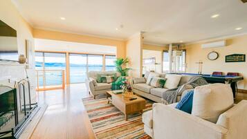 TV, fireplace, stereo