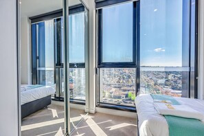 3 bedrooms, iron/ironing board, travel crib, WiFi - StayAU Bright Modern Prime Penthouse in Box Hill (Box Hill)