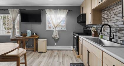 Cozy 1-bedroom apartment within walking distance of the Hospital.