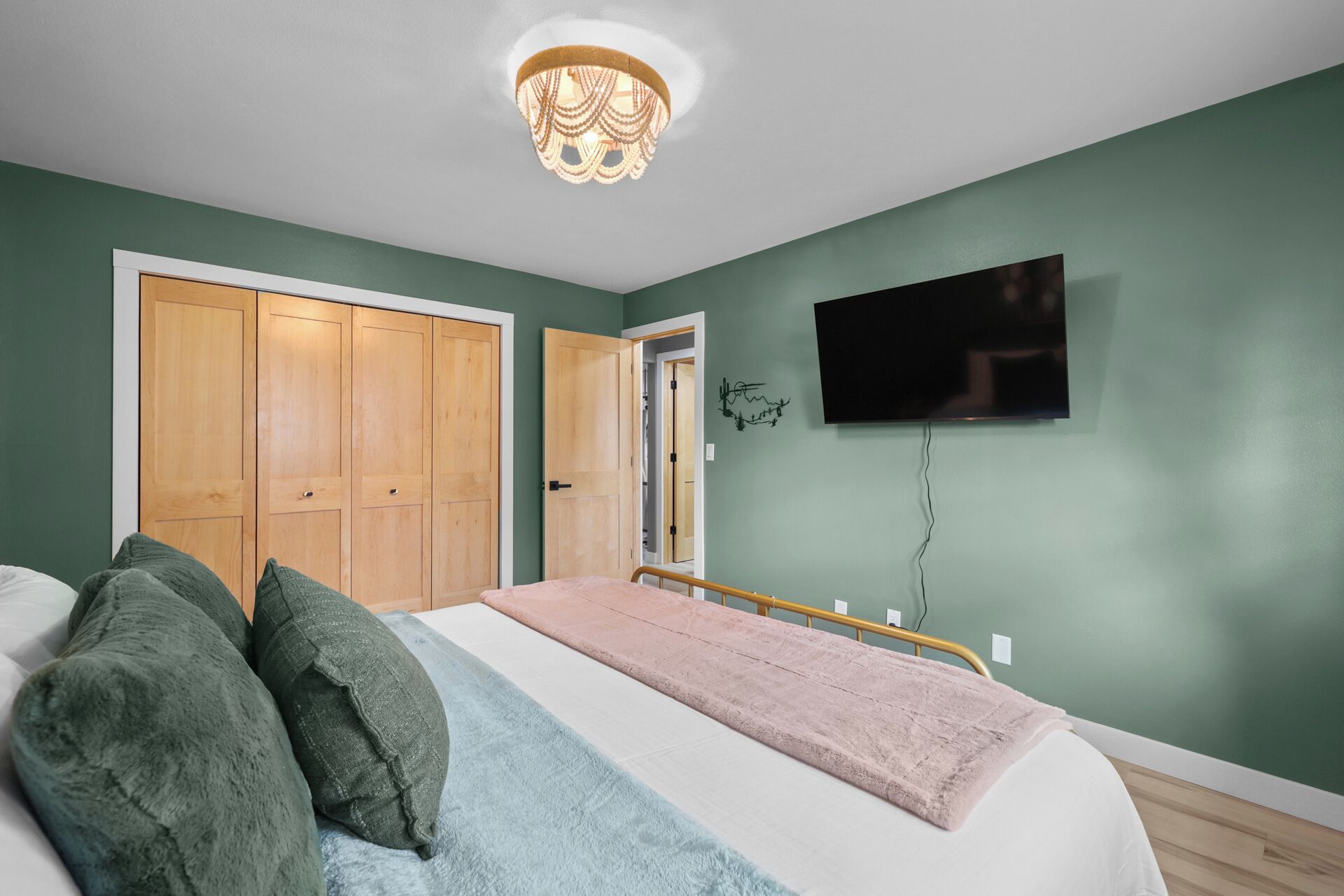 2 多间卧室、WiFi、床单