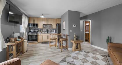Cozy 1-bedroom apartment within walking distance of the Hospital.