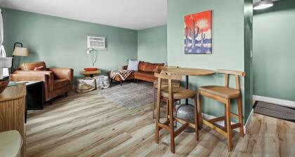 Cozy 2 Bedroom Apartment within walking distance from the Hospital.