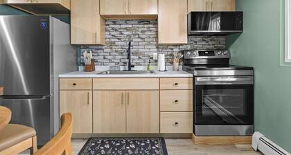 Cozy 2 Bedroom Apartment within walking distance from the Hospital.