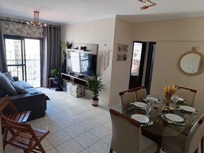 TV - 2-Bedroom Apartment with Sea View and Beachfront Views (Praia Grande)