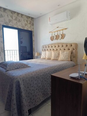 2 bedrooms, iron/ironing board, free WiFi, bed sheets - 2-Bedroom Apartment with Sea View and Beachfront Views (Praia Grande)