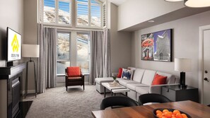 Smart TV, chimenea, futbolito y tenis de mesa 