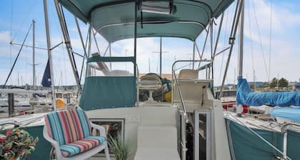 Luxury 2BR Yacht Marina Views Wifi