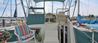 Luxury 2BR Yacht Marina Views Wifi