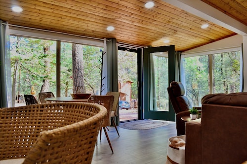 Modern Cabin Under the Pines • Fire Pit • Walk to Mohawk Trail