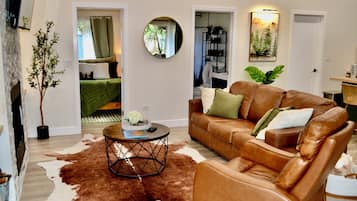 Televisión y chimenea