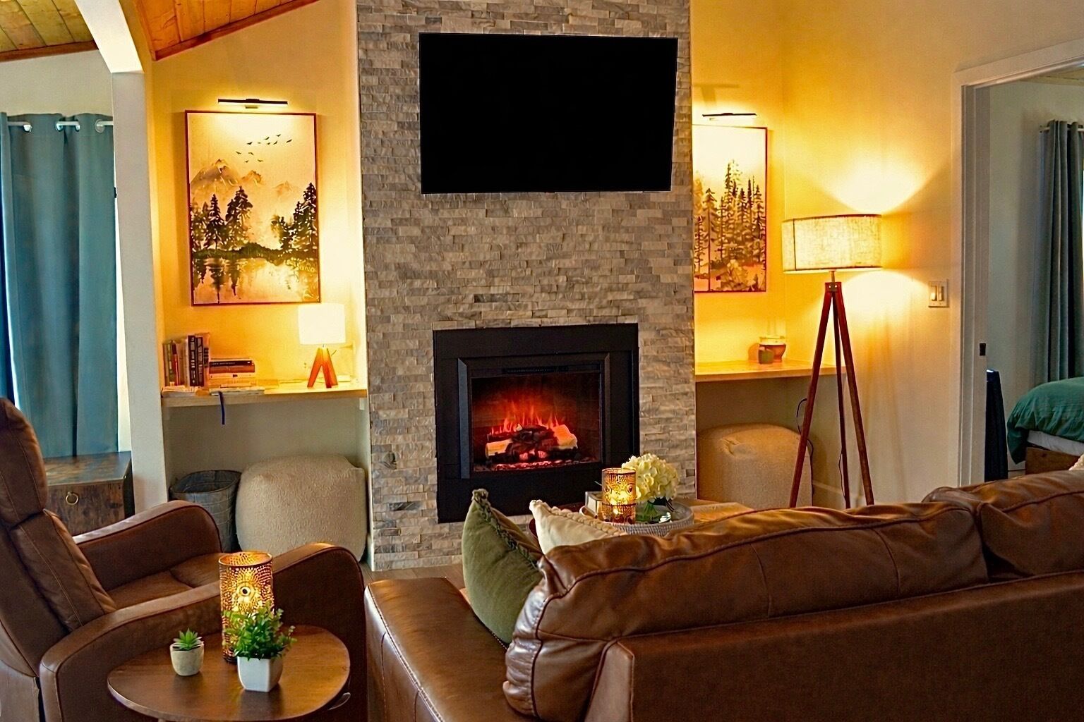 TV, fireplace