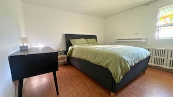 3 bedrooms, desk, free WiFi, bed sheets