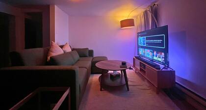 Retro-Modern Toronto Pad | Sleeps 8 In Style