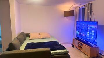 3 bedrooms, desk, free WiFi, bed sheets